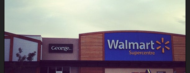 Walmart is one of Tempat yang Disukai Christina.