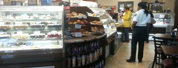 Mara's Cafe & Bakery is one of Lugares favoritos de cary.