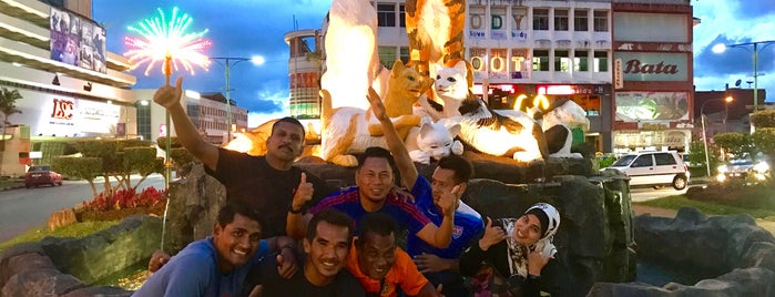 Kuching Waterfront is one of Posti che sono piaciuti a Dinos.
