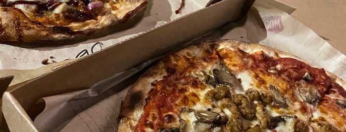 Mod Pizza is one of Lugares favoritos de Jeff.