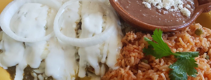 Chilangos Mexican Restaurant is one of Tempat yang Disukai Rebecca.