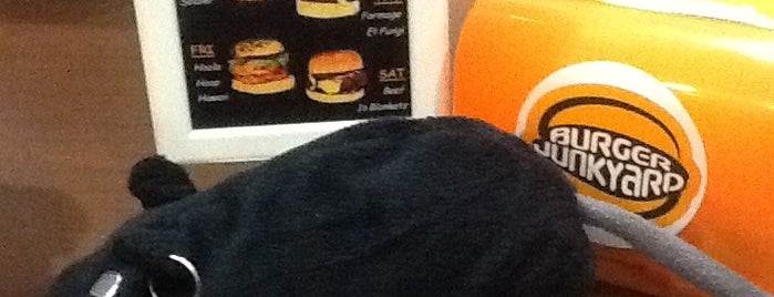 Burger Junkyard is one of Neu Tea's Petaling Jaya Trip.