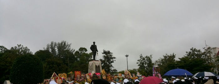 สนามโรงพิธีช้างเผือก is one of U.