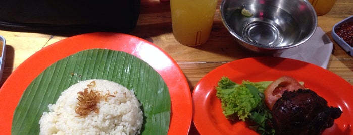 Bubur Ayam dan Nasi Uduk Hias Rias Cikini is one of Must-visit Food in Jakarta.