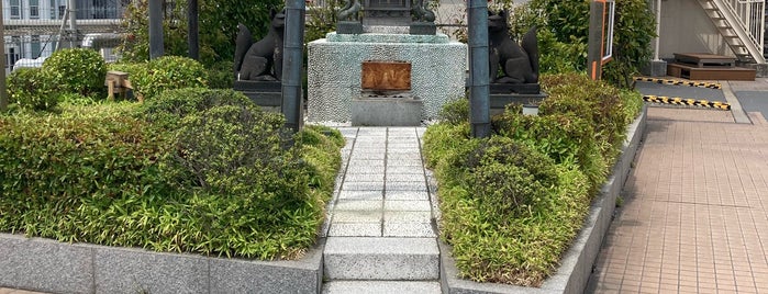 正一位出世稲荷大明神 is one of 神社仏閣.