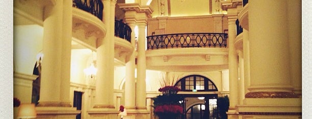 Waldorf Astoria Shanghai on the Bund is one of Martins 님이 저장한 장소.