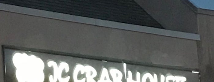 JC  Crab House is one of Lugares favoritos de Paul.