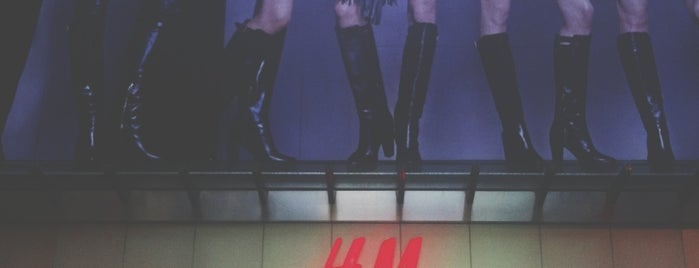 H&M is one of Hong Kong Trip.