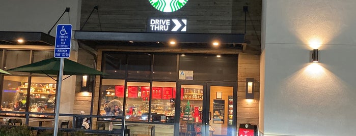 Starbucks is one of Lieux qui ont plu à Efrosini-Maria.