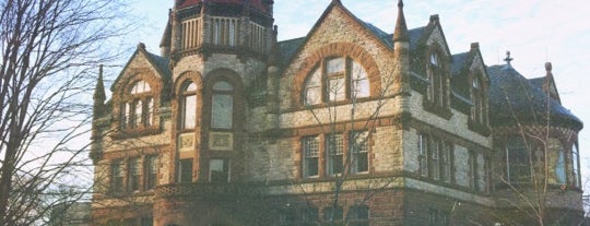 Victoria College is one of Ronnieさんのお気に入りスポット.