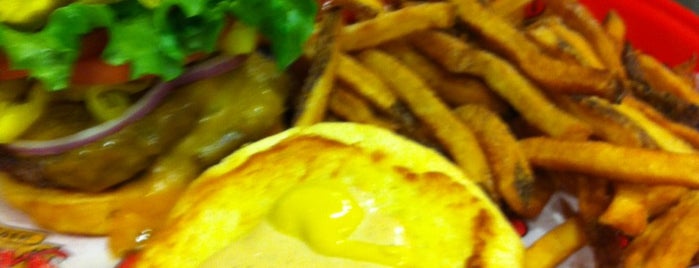 Cheeseburger Bobby's is one of Posti che sono piaciuti a Adan.