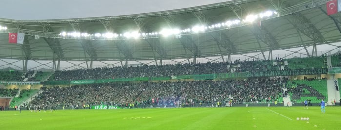 Yeni Sakarya Atatürk Stadyumu is one of Emrah'ın Beğendiği Mekanlar.