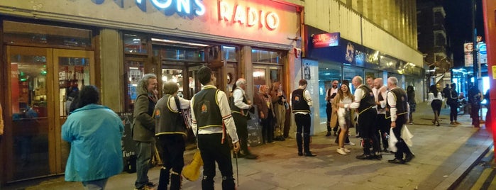 Suttons Radio is one of London Antic pubs.