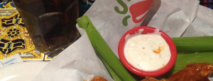 Chili's Grill & Bar is one of Yop.