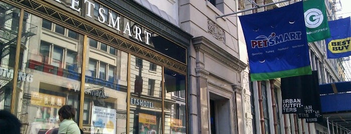 PetSmart is one of Locais salvos de New York.