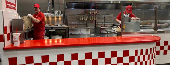 Five Guys is one of Tempat yang Disukai Justin.