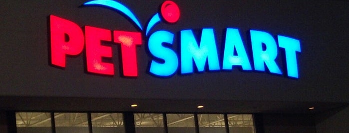 PetSmart is one of Orte, die Josh gefallen.