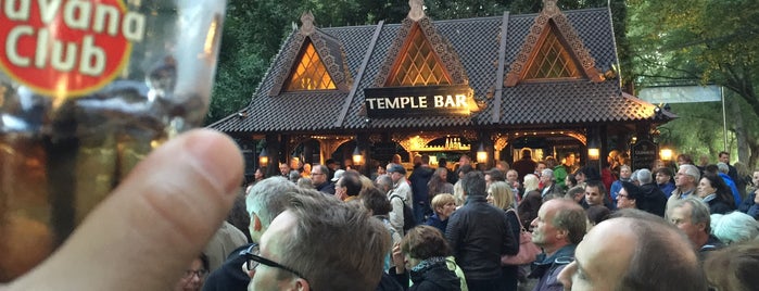 Temple Bar is one of Locais curtidos por Michael.