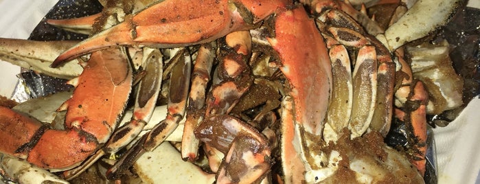 Moruss Seafood & Crabs is one of Orte, die Derek gefallen.