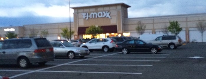 T.J. Maxx is one of Jenniferさんのお気に入りスポット.