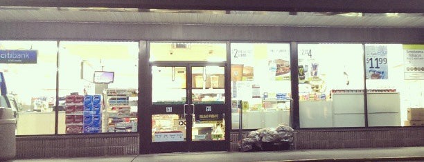7-Eleven is one of สถานที่ที่ Brian ถูกใจ.