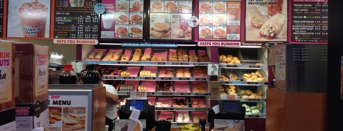 Dunkin' is one of Locais curtidos por Shannon.