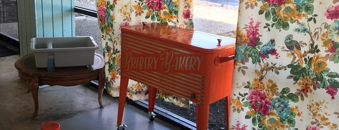 Bribery Bakery is one of Posti che sono piaciuti a Divya.