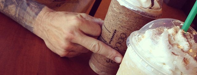 Starbucks is one of Locais curtidos por Joanna.