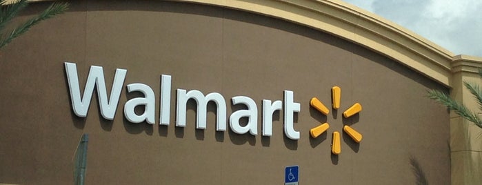 Walmart Supercenter is one of Julie : понравившиеся места.