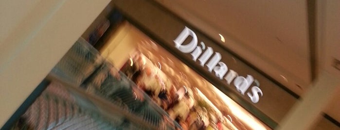 Dillard's is one of Raquel : понравившиеся места.