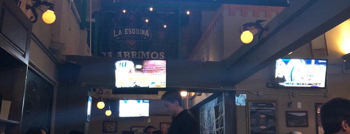 La Esquina Cantina Deportiva is one of Bares.