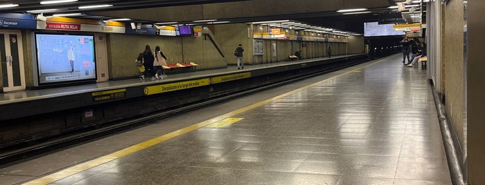 Metro El Llano is one of Metro de Santiago.