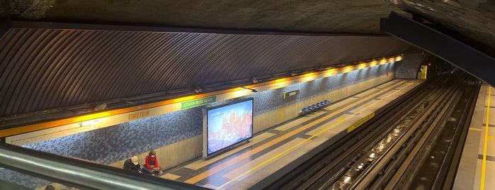 Metro Einstein is one of Metro de Santiago L2.