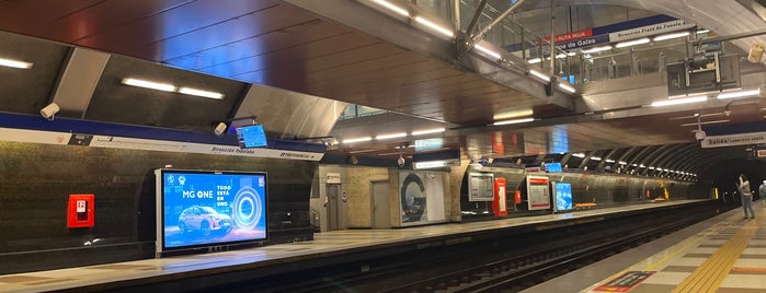 Metro Príncipe de Gales is one of Metro de Santiago L4.