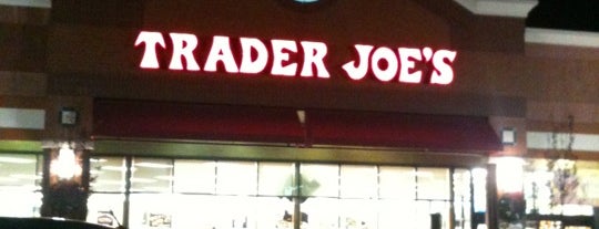 Trader Joe's is one of Lugares favoritos de Doug.