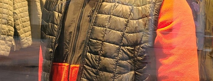 The North Face Norfolk Premium Outlets is one of Posti che sono piaciuti a Julie.