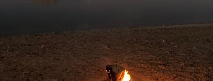 Lone Rock Beach Primitive Camping is one of Melanie'nin Beğendiği Mekanlar.