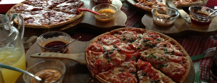 Pizzas locas is one of Ricardo's Saved Places.