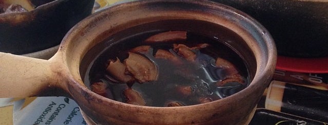 Hong Ji Claypot Bak Kut Teh 宏记砂煲药材肉骨茶 is one of 肉骨茶.