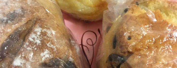 BOULANGERIE L'aube is one of 食べ物屋.
