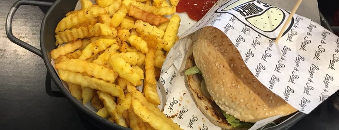 The Poker Burger Cihangir is one of Yemek.