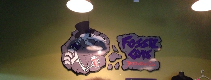 Fossil Cove Brewery is one of Locais curtidos por Micah.