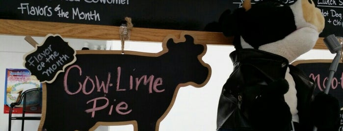 Sweet Cowol'ine's Ice Cream & Udder Things is one of Lugares favoritos de Neal.