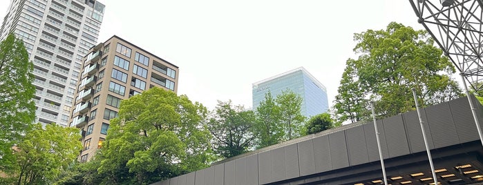 Suntory Hall is one of Япония.