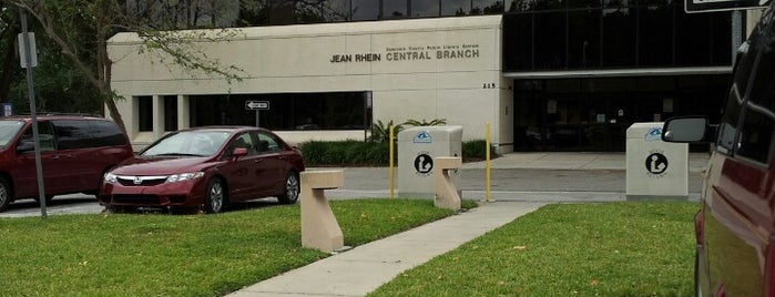 Seminole County Library - Jean Rhein Central Branch is one of Donna'nın Beğendiği Mekanlar.