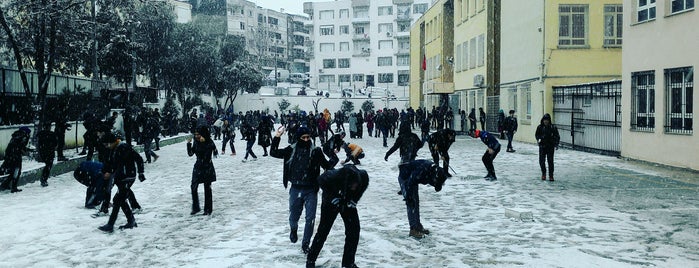 Yunus Emre Anadolu İmam Hatip Lisesi is one of İZMİR İŞ.