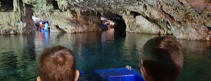 Vlychada Cave is one of Αγαπημένα.