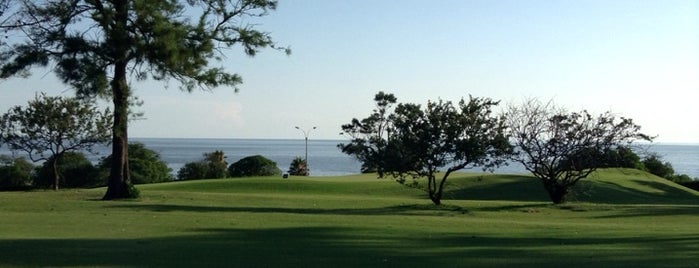 Club de Golf del Uruguay is one of Tempat yang Disukai Carolina.