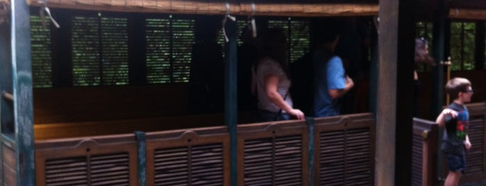 Harambe Train Station is one of Lugares Especiais.