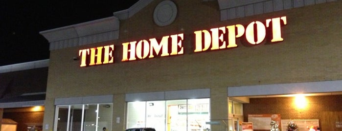 The Home Depot is one of Lieux qui ont plu à Ross.